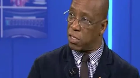 央视解说力挺天津遭上海女排逆袭，批评声随胜利烟消云散。